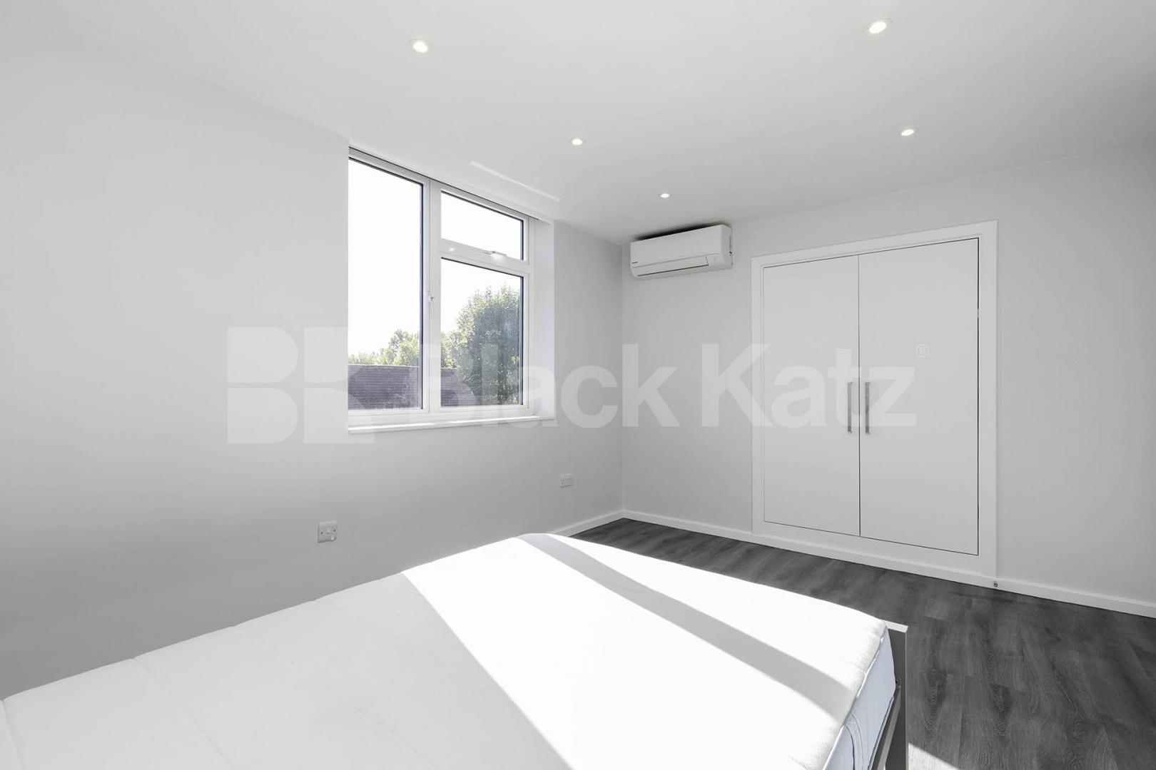 Modern Apartment The Oaks, Queens Park